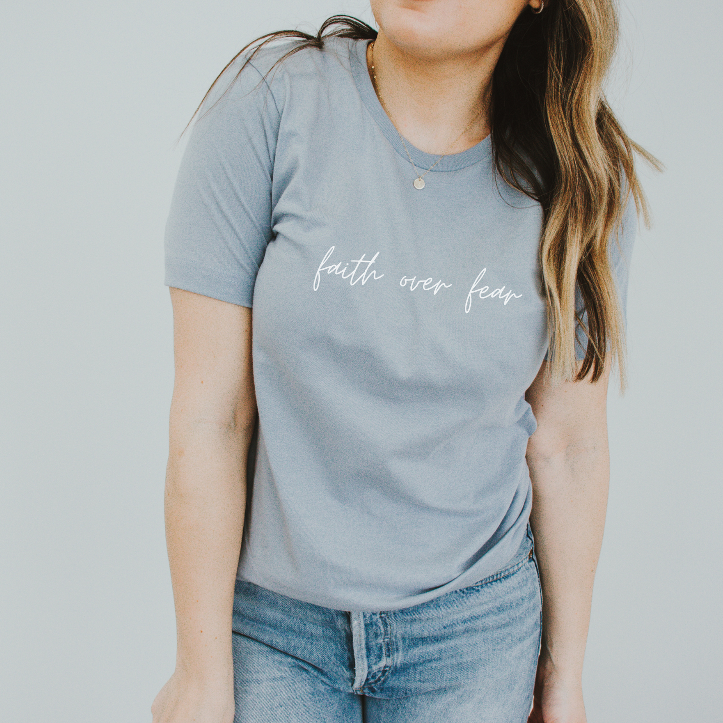 Camiseta unisex Fe sobre miedo