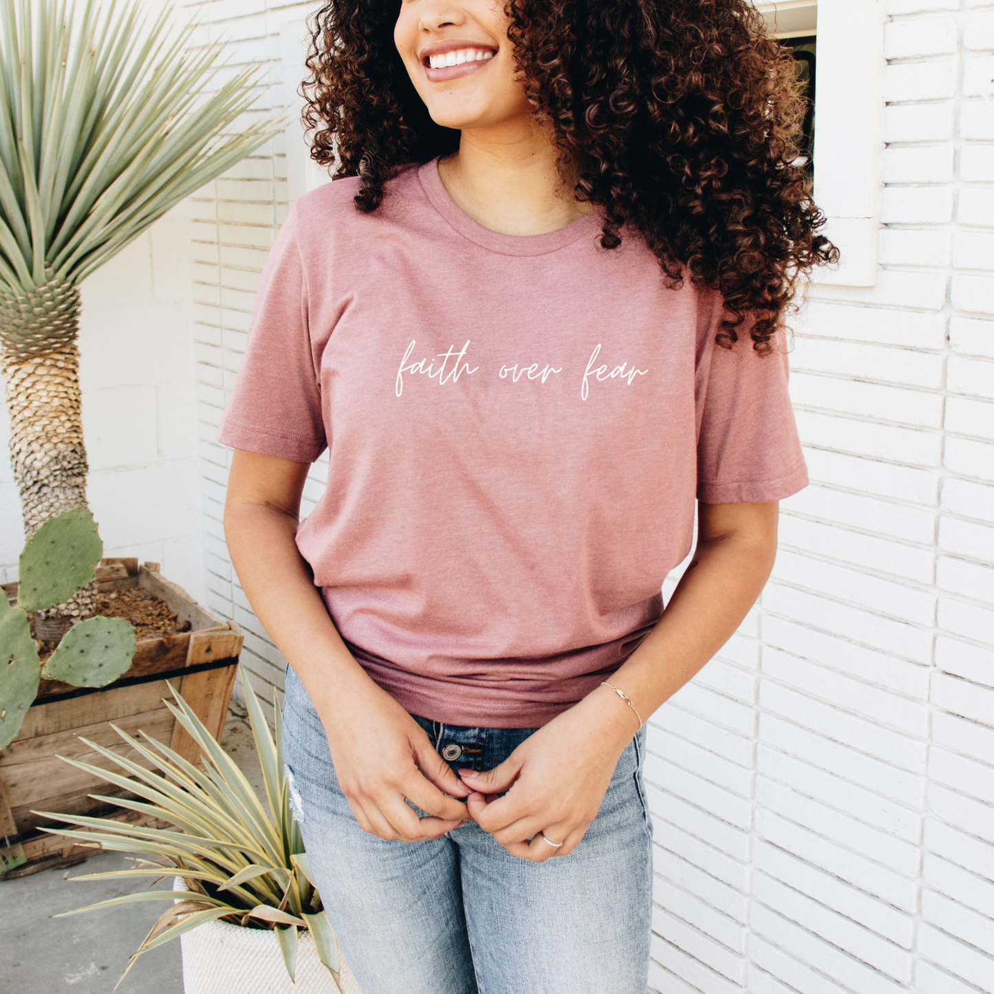 Camiseta unisex Fe sobre miedo