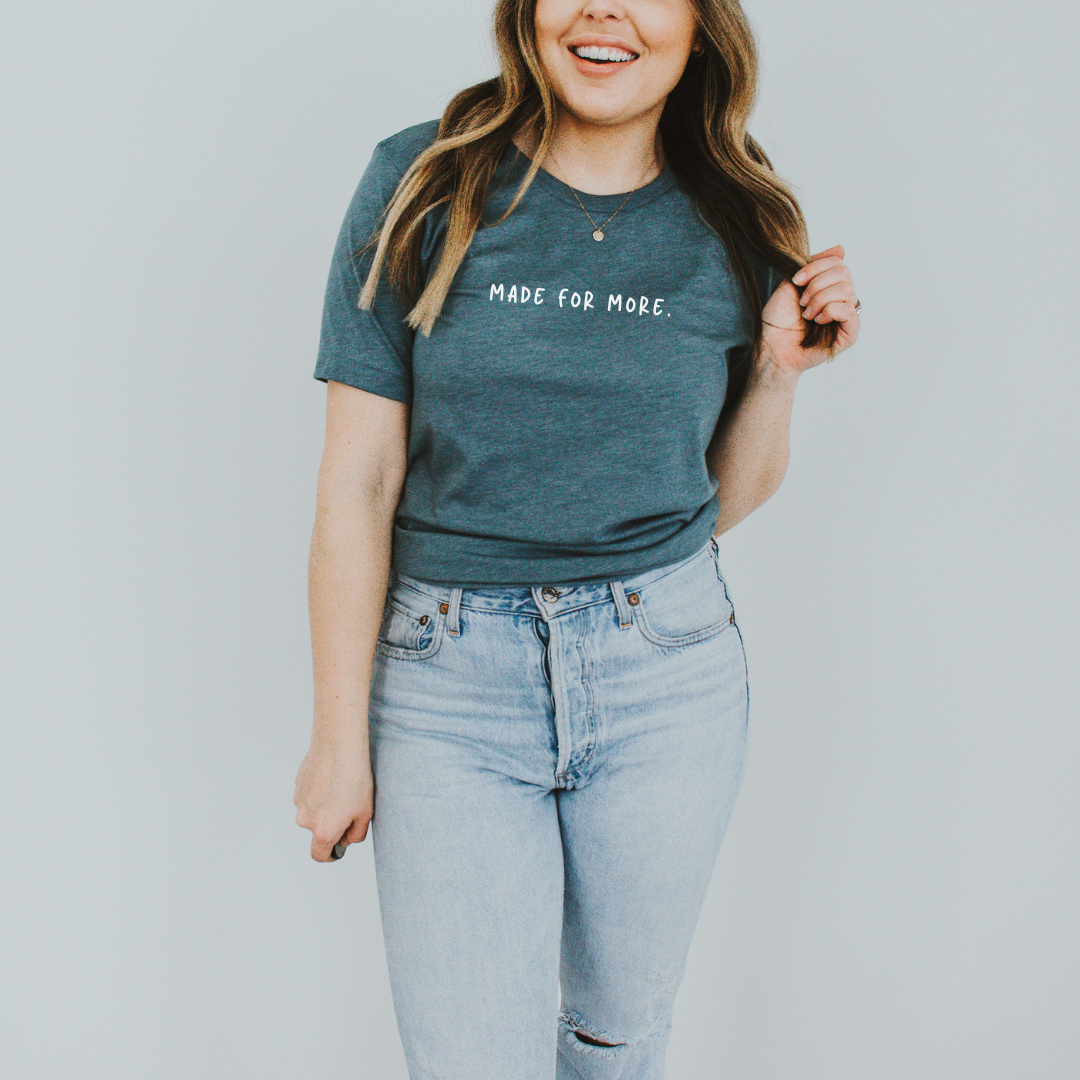 Made for More camiseta gris lavado